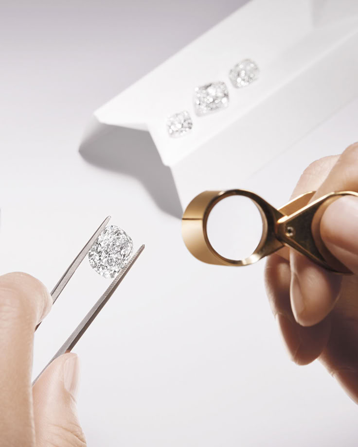 a perfect balance of diamonds defines this iconic…